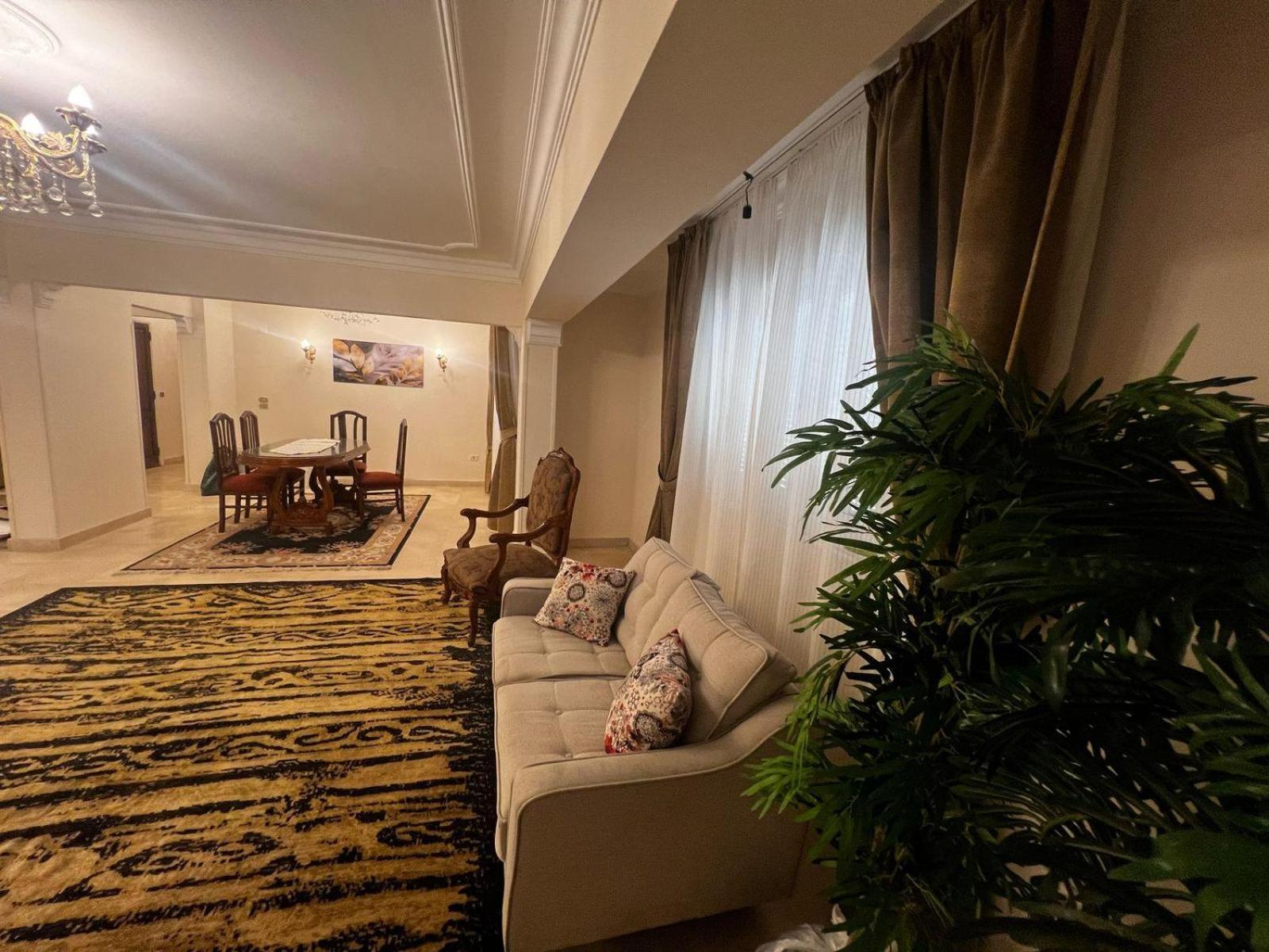 Skyview Oasis: Modern For Remote Work & Leisure Apartment *