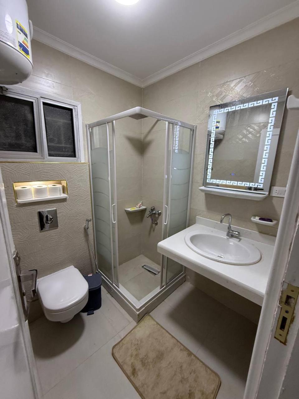 Apartamento Skyview Oasis: Modern For Remote Work & Leisure Cairo