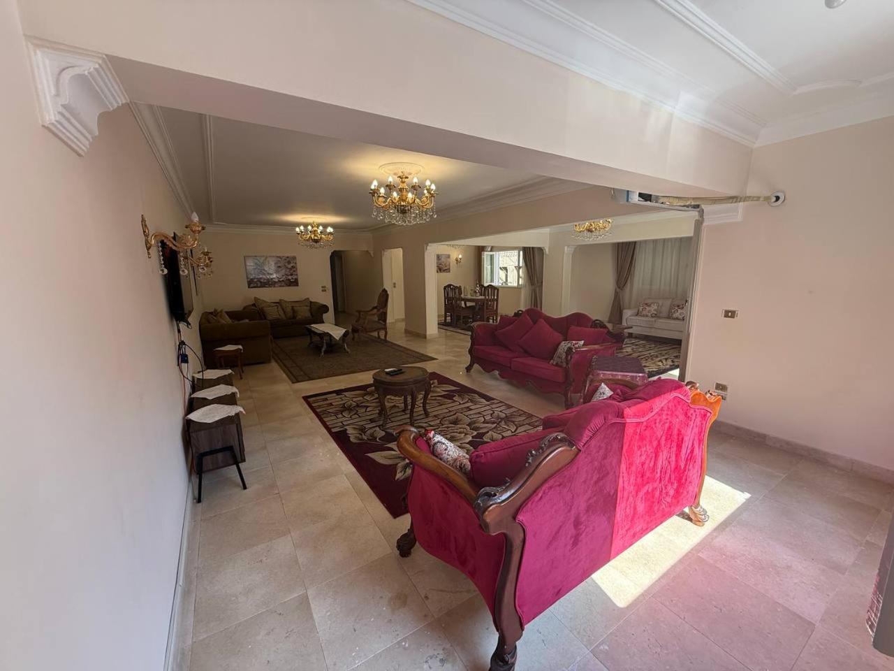 Luxurious, Fully Furnished And Well-equipped With Modern Amenities, Stunning Views, And Convenient Location For Remote Work Or Studying From Appartement Le Caire