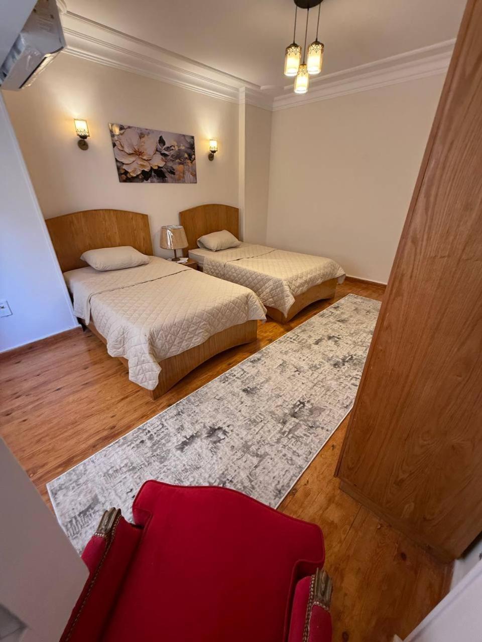 Luxurious, Fully Furnished And Well-equipped With Modern Amenities, Stunning Views, And Convenient Location For Remote Work Or Studying From Le Caire